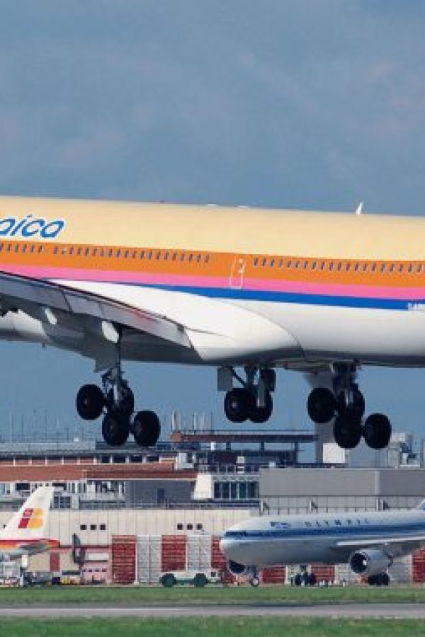 Air.jamaica.a340-300.6y-jmp.arp_-678x381